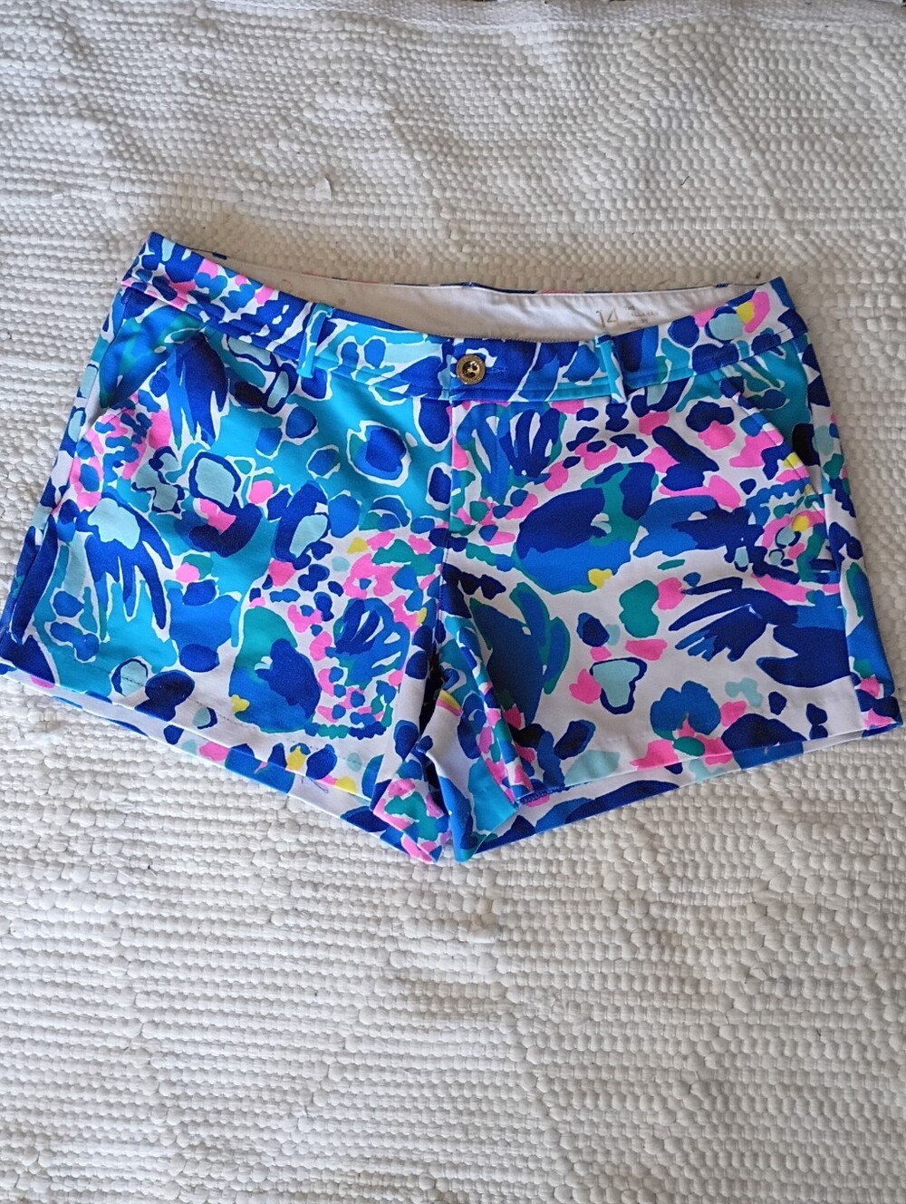 Lilly Pulitzer Callahan Multicolor Blue Floral shorts.